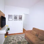 Apartamento Simples E Bem Localizado No Leme