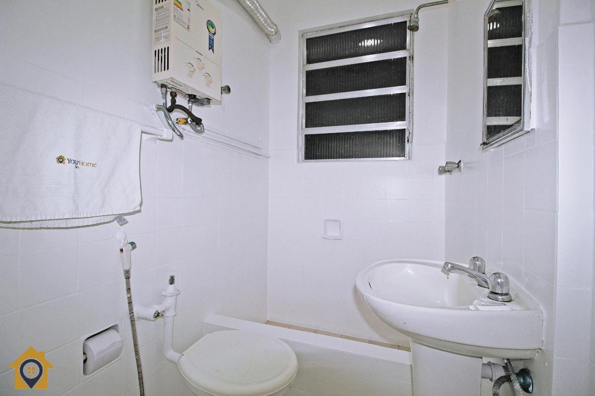 Apartamento Simples E Bem Localizado No Leme *