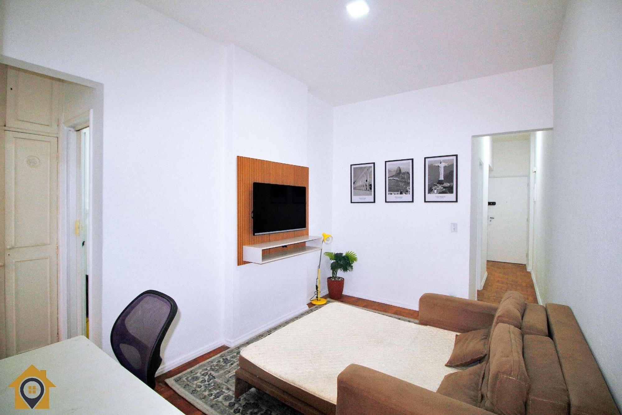 Apartamento Simples E Bem Localizado No Leme *