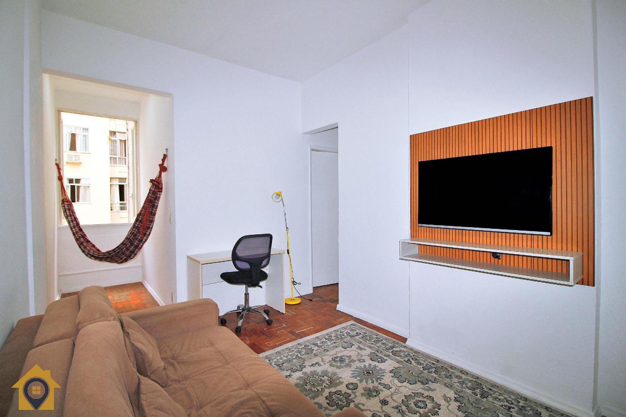 Apartamento Simples E Bem Localizado No Leme *